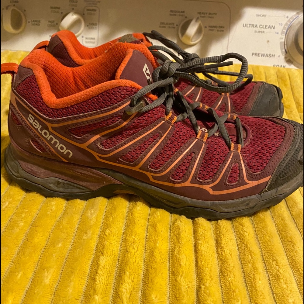 Trail running shoes